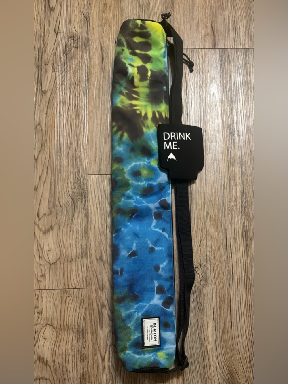 NWOT Burton Blue & Green Tie-Dye drink Sling with 'DRINK ME' koozie